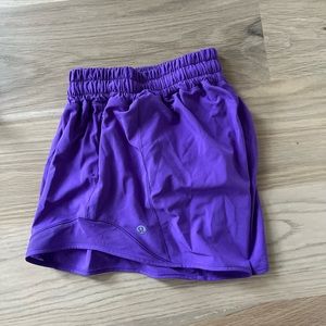 Lululemon Hotty Hot 4” size 6 short